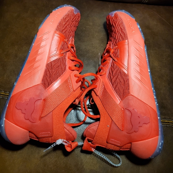 New Under Armour Project Rock 6 Holiday Triple All Red size 7.5 - Picture 4 of 7